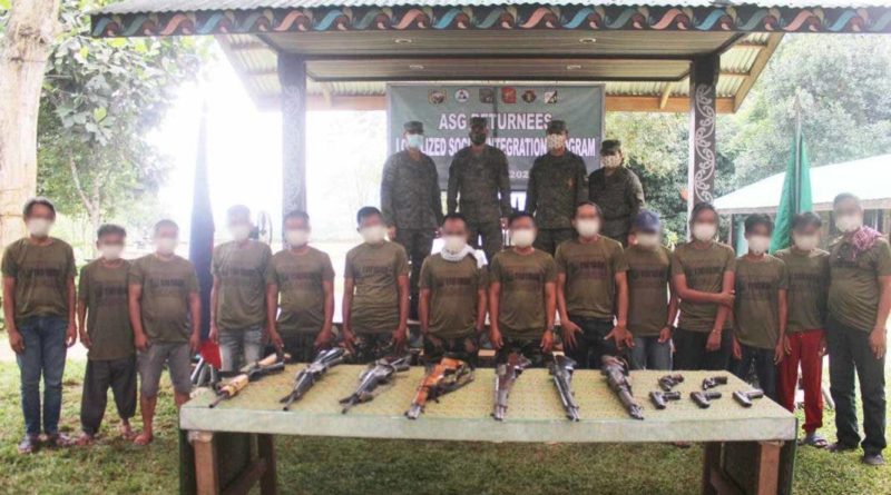 PHILIPPINEN MAGAZIN - NACHRICHTEN - 14 Abu Sayyaf Kämpfer ergeben sich