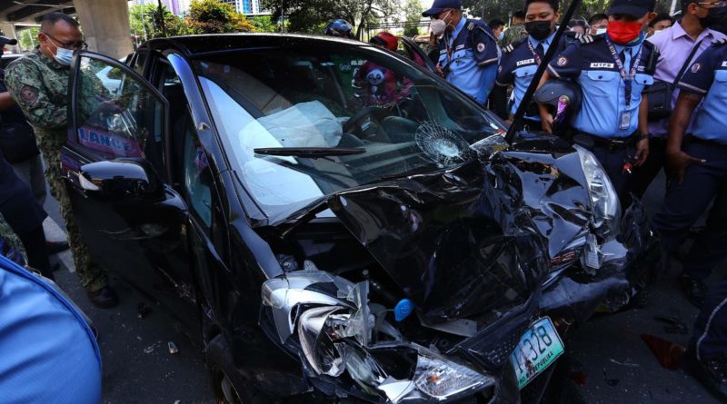PHILIPPINEN MAGAZIN - NACHRICHTEN - 10 Verletzte als Auto durch mehrere Fahrzeuge pflügt