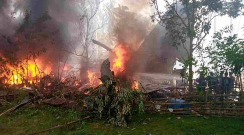 PHILIPPINEN MAGAZIN - NACHRICHTEN - C-130 Flugzeug der philippinischen Luftwaffe stürzt in Sulu ab