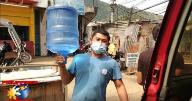 Der philippinische Hulk beim Wasserhändler