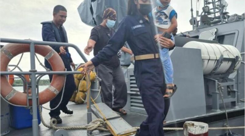 PHILIPPINEN MAGAZIN - NACHRICHTEN - Marine rettet 13 Menschen vor Tawi-Tawi