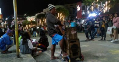 PHILIPPINEN MAGAZIN - VIDEOSAMMLUNG - Straßenmusiker - Touch by Touch in Baguio