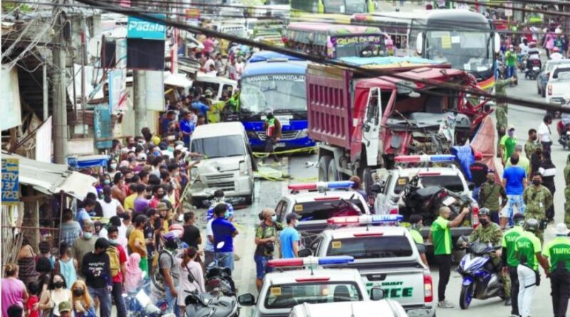 PHILIPPINEN MAGAZIN - NACHRICHTEN - 5 Tote, 10 Verletzte nach Massenkarambolage mit 13 Fahrzeugen