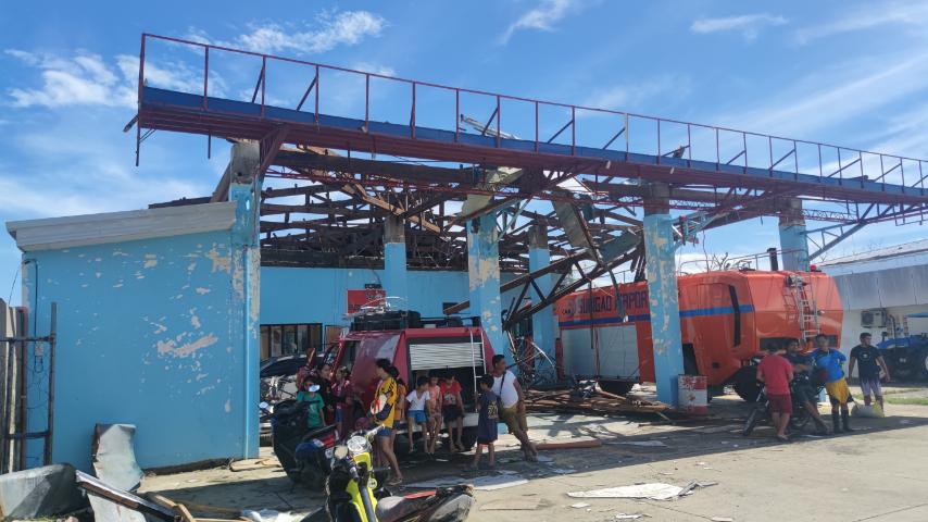 PHILIPPINEN MAGAZIN - NACHRICHTEN - Auswirkungen durch Taifun Odette - Surigao Flughafen
