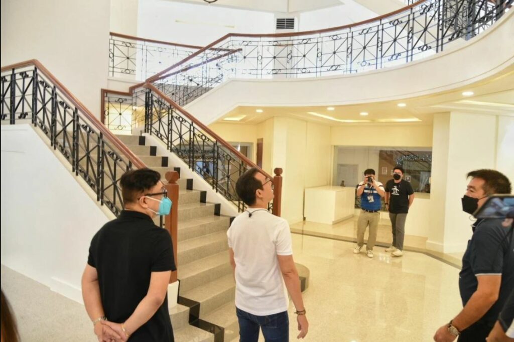 PHILIPPINEN MAGAZIN - NACHRICHTEN - Uhrenturm in Manila wird renoviert