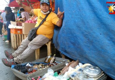 PHILIPPINEN MAGAZIN - FOTO DES TAGES - Amulettverkäufer auf dem Straßenmarkt Foto von Sir Dieter Sokoll