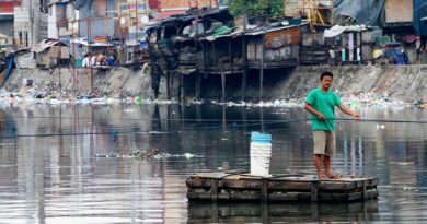 PHILIPPINEN MAGAZIN - TAGESTHEMA - "RoRo" auf verschmutztem Fluß in Caloocan