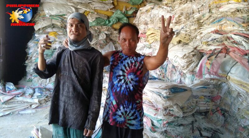 PHILIPPINEN MAGAZIN - FOTO DES TAGES - Die zwei Typen vom Sackhändler Foto von Sir Dieter Sokoll, KOR