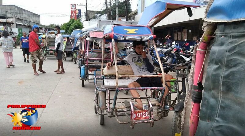 PHILIPPINEN MAGAZIN - FOTO DES TAGES - Wartende Sikad-Fahrer (Fahrradrischken) in langer Reihe von Sir Dieter Sokoll, KOR