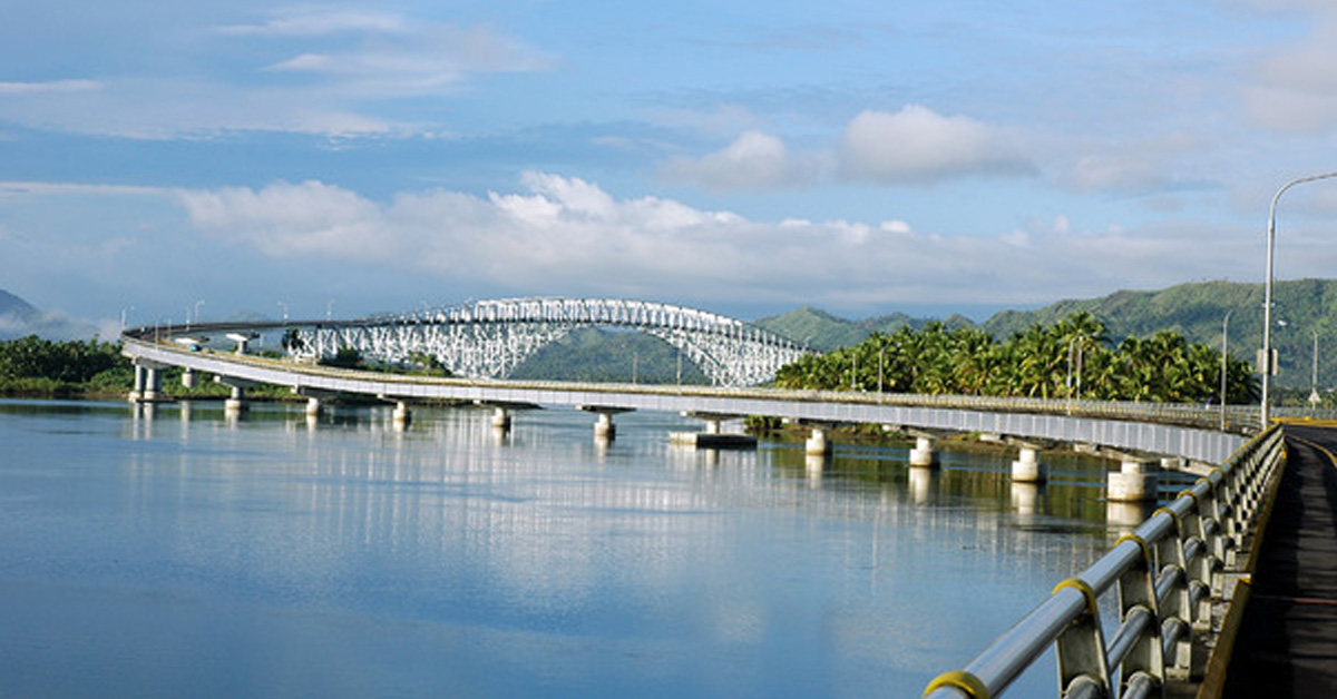 PHILIPPINEN MAGAZIN - NACHRICHTEN - TOURISMUS - DPWH stellt Aussichtsplattform für San Juanico-Brücke fertig