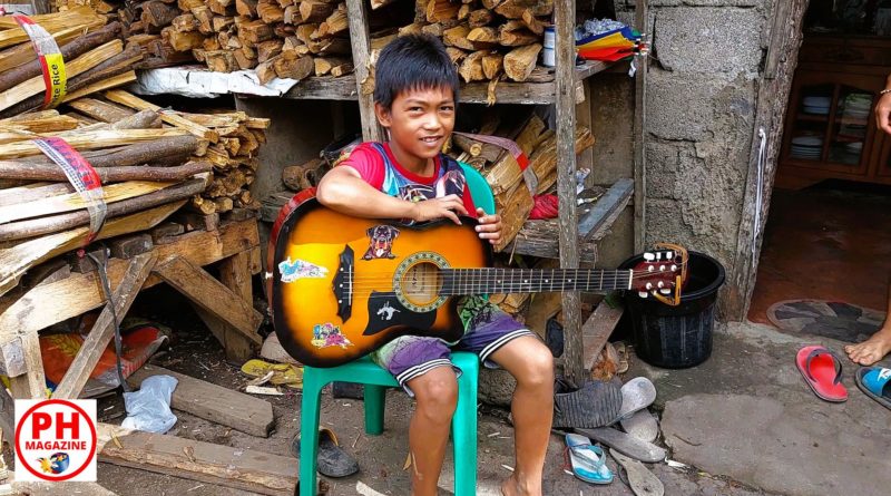 PHILIPPINEN MAGAZIN - FOTO DES TAGES - Junger Gitarrenspieler