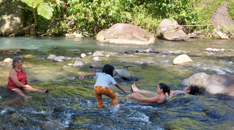PHILIPPINEN MAGAZIN - FOTO DES TAGES - Entspannung im Hinutungan Fluss
