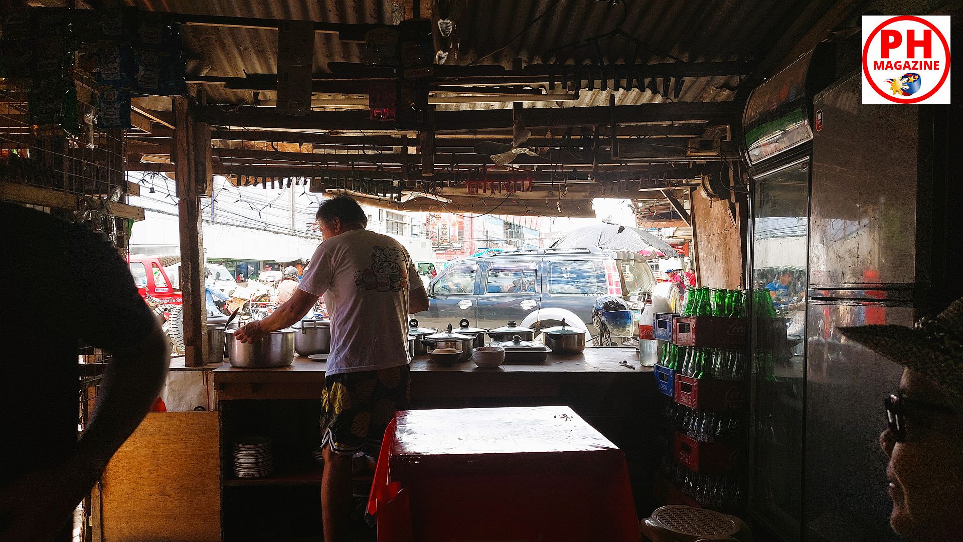 PHILIPPINEN MAGAZIN - FOTO DES TAGES - Blick aus einer Carinderia nach draußen